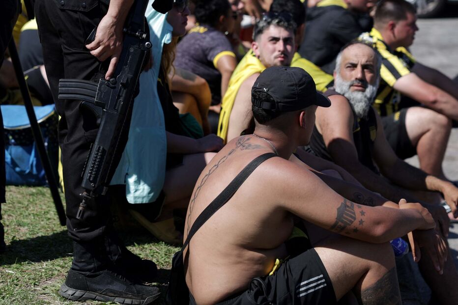 Batalha campal no Rio de Janeiro levou à detenção de 250 adeptos uruguaios