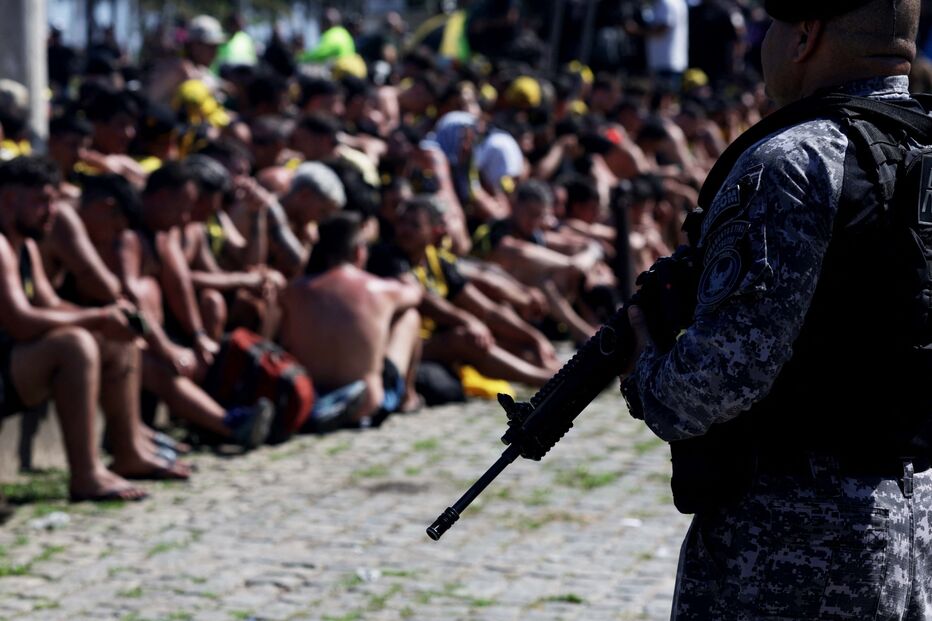Batalha campal no Rio de Janeiro levou à detenção de 250 adeptos uruguaios