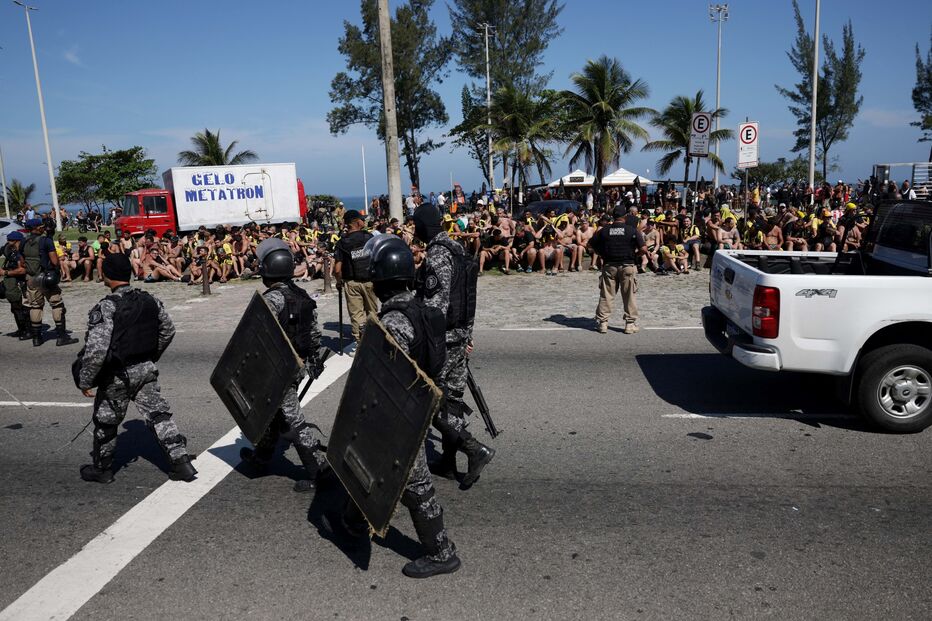Batalha campal no Rio de Janeiro levou à detenção de 250 adeptos uruguaios