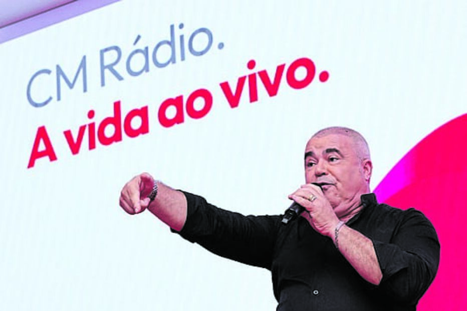 Toy interpretou o hino da CMR 