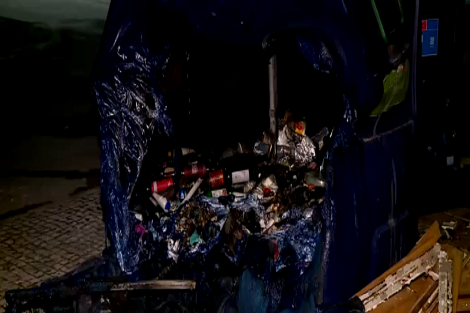 2024-10-24_23_58_34 Contentor queimado.png