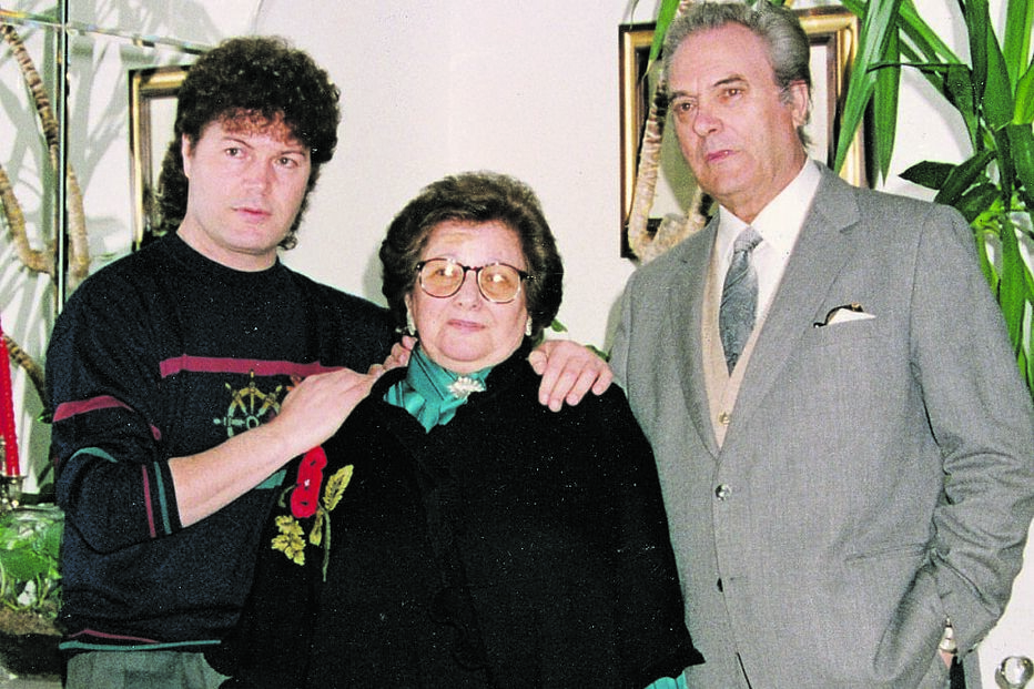 Com os pais, já na sua casa em Sintra, nos anos 80