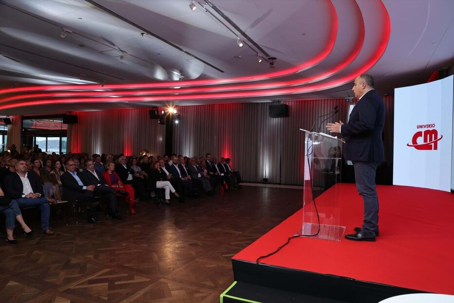 Carlos Rodrigues durante apresentação da Rádio do Correio da Manhã
