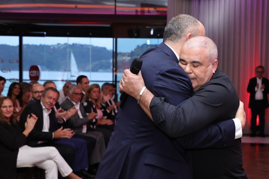 Carlos Rodrigues e Toy durante apresentação da Rádio do Correio da Manhã