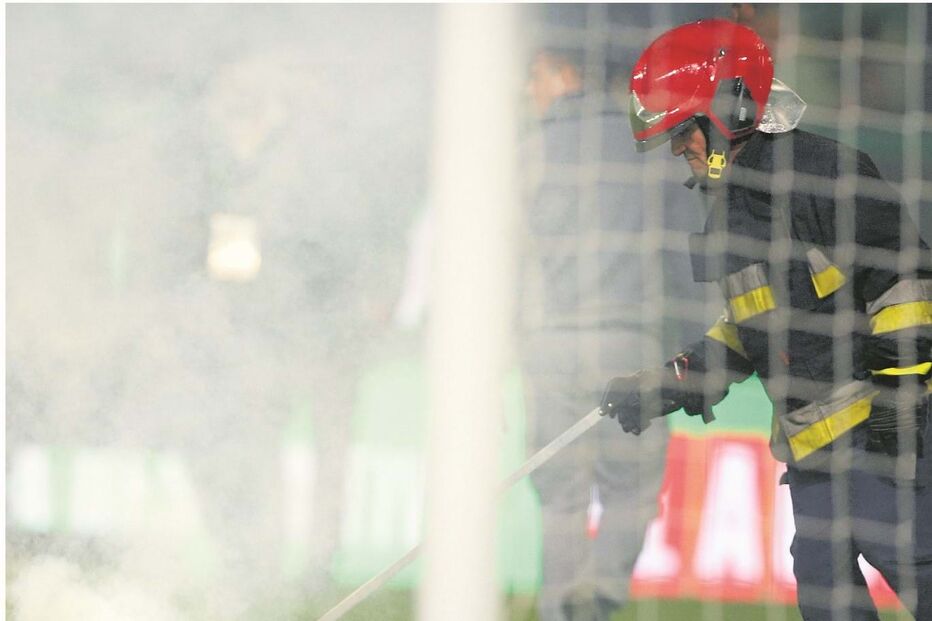 Em causa lançamento de petardo