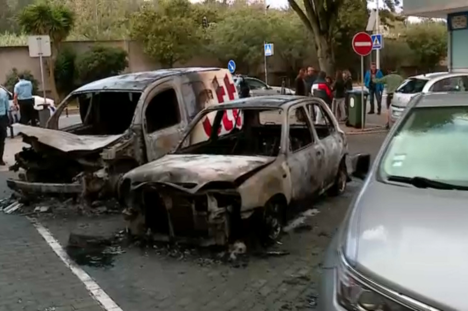 2024-10-26_12_04_23 Carros arderam em benfica.png