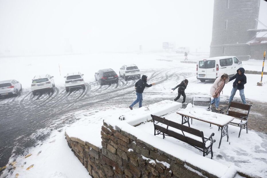 Serra da Estrela já está pintada de branco