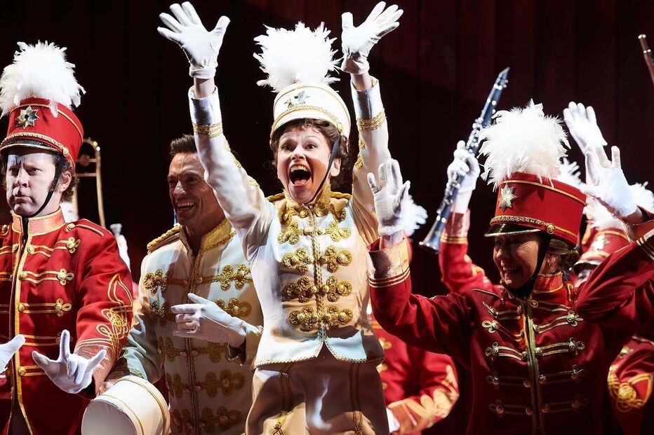 Hugh Jackman e Sutton Foster no musical 'The Music Man', em 2022