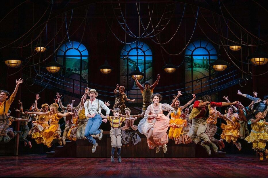 Hugh Jackman e Sutton Foster no musical 'The Music Man', em 2022