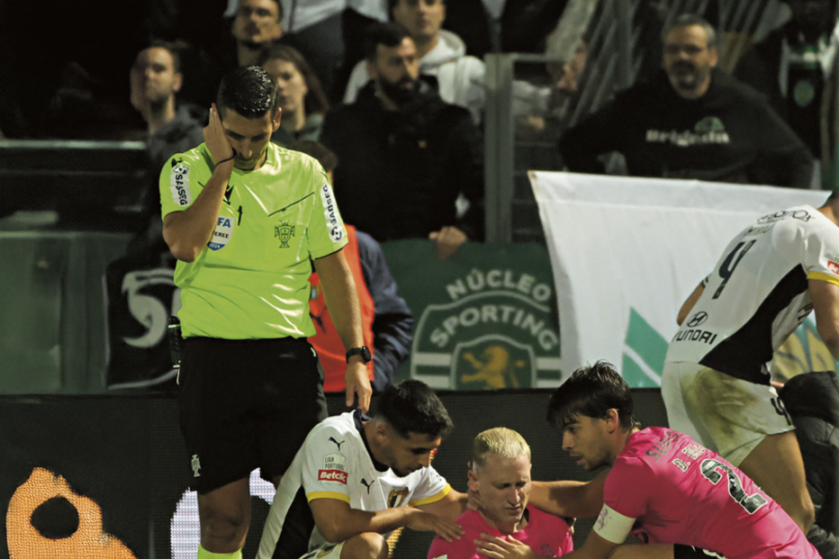 Época acaba para lateral do Sporting Nuno Santos 