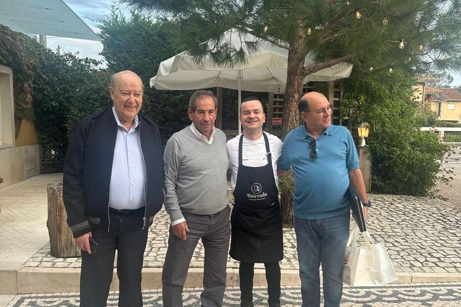 Pinto da Costa, Octávio Machado e Luís Gonçalves juntos no restaurante 'Rei dos Leitões', na Mealhada