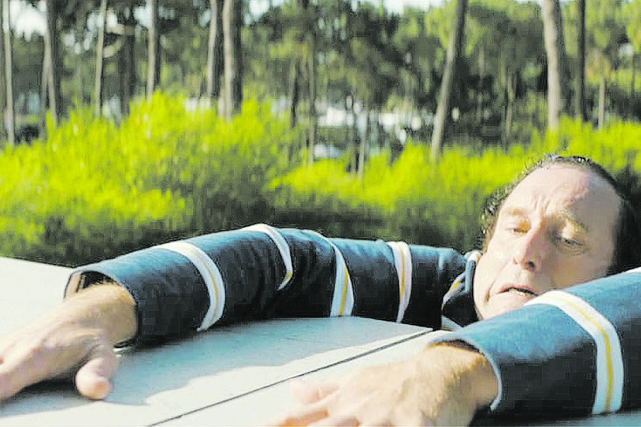 No grande ecrã, Eduardo Madeira é Lucas, um homem azarado que, inesperadamente, consegue sair-se bem de todas as situações