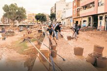 Milhares de voluntários ajudam na limpeza