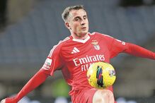 Akturkoglu, frente ao Bayern, voltou a surgir numa posição central e não criou perigo nesse jogo