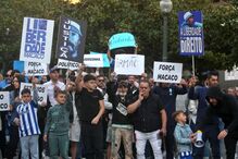 Dezenas pedem libertação de Fernando Madureira em vigília no Porto