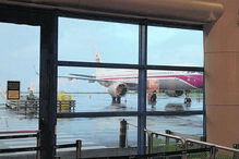 Avião imobilizado na pista aguarda condições de segurança para regressar a Lisboa