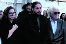 Violante (comadre), Marco António (afilhado) e António Coelho (compadre) durante funeral do cantor