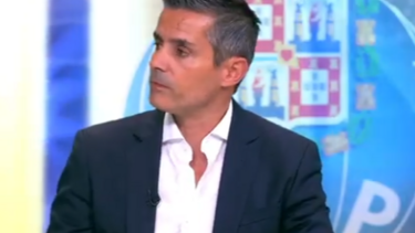 Tiago Silva: "O assessor não proíbe o treinador de responder aquela pergunta em concreto. Proíbe de responder em inglês"