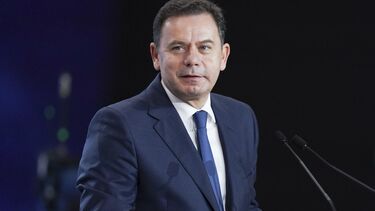 Montenegro chega a Bruxelas para negociar armamento