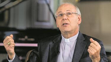 Nome de bispo usado em burlas na Internet