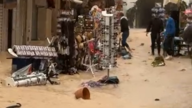 Ruas e estabelecimentos inundados: caos em Albufeira em cinco minutos de chuva