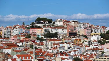 Salários pagam mais 189 euros de IRS do que senhorios