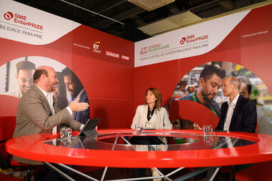 Nuno Megre, responsável da Sustentabilidade da Generali Tranquilidade, e Filipa Pantaleão, secretária-geral do BCSD Portugal, no primeiro videocast da iniciativa SME EnterPRIZE - Prémio Europeu de Sustentabilidade para PME