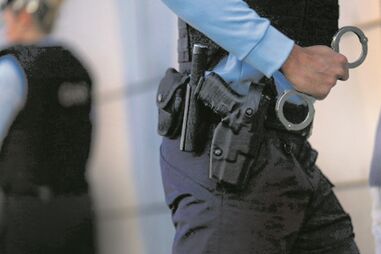 GNR julgado por torturar traficante algemado