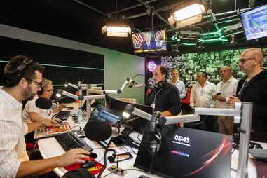 Arranque da emissão da rádio CMR