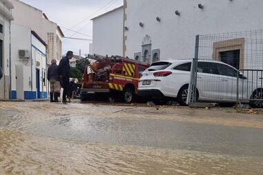 Circulação na Estrada Nacional 125 no Algarve cortada devido a inundações