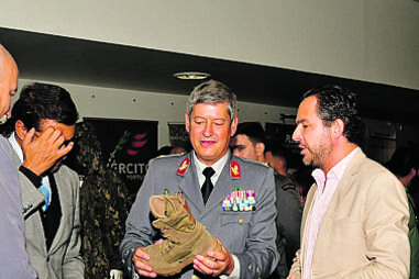 General com bota criada pela academia e indústria nacional