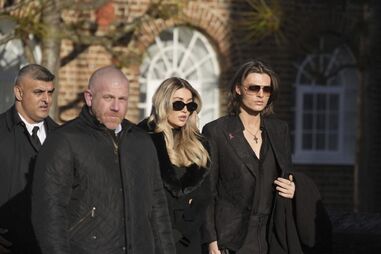 Damian Hurley e Kate Cassidy no funeral de Liam Payne