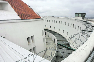 Imagem da zona exterior da cadeia de Monsanto