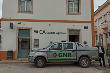 Banco Caixa de Crédito Agrícola em Vila Chã de Ourique, no concelho do Cartaxo, assaltada