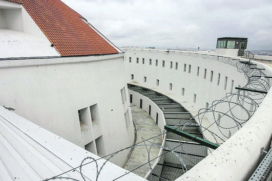 Zona exterior da cadeia de Monsanto