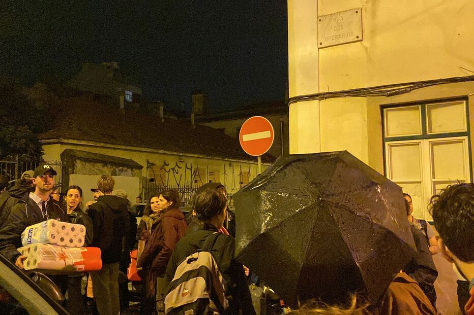 'Okupar Abril' ocupa edifício abandonado em Lisboa