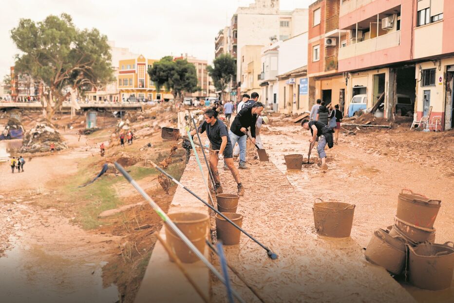 Milhares de voluntários ajudam na limpeza