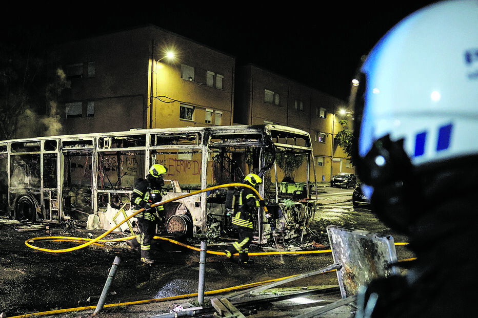 Autocarro roubado e incendiado no Zambujal 