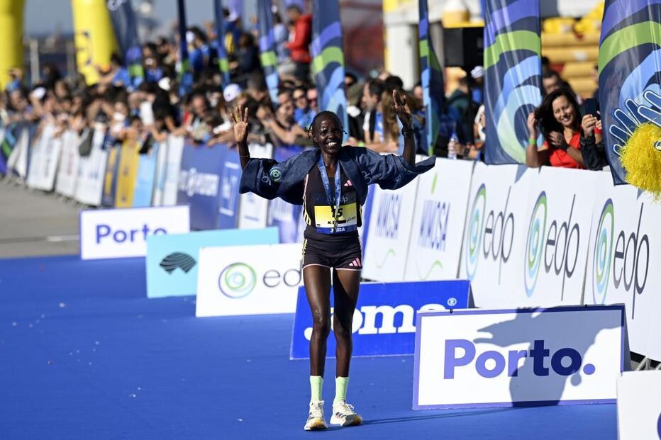 Naom Jebet corta a meta na prova feminina na Maratona do Porto