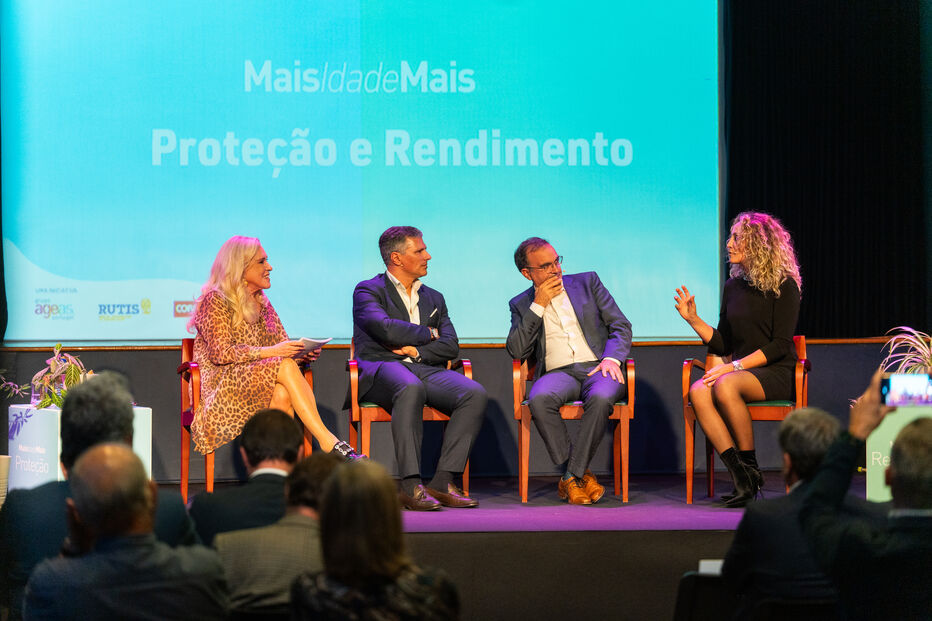 João Serafim, coordenador da Rede Private do Grupo Ageas Portugal, Luís Jacob, presidente da RUTIS, e Cláudia Ramos, professora da RUTIS, abordaram os temas Rendimento e Proteção