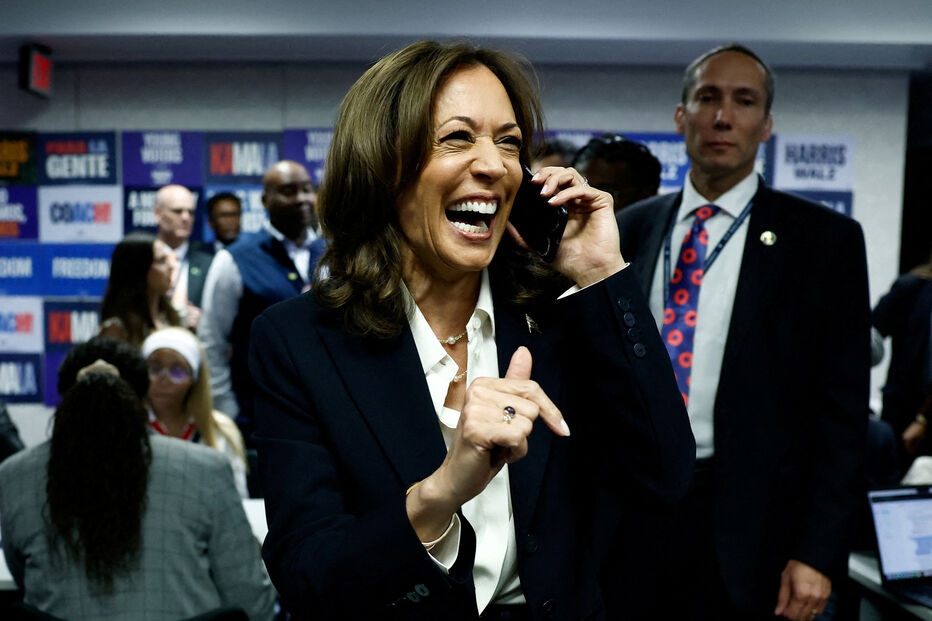Kamala Harris na sede do Comité Nacional Democrata, em Washington