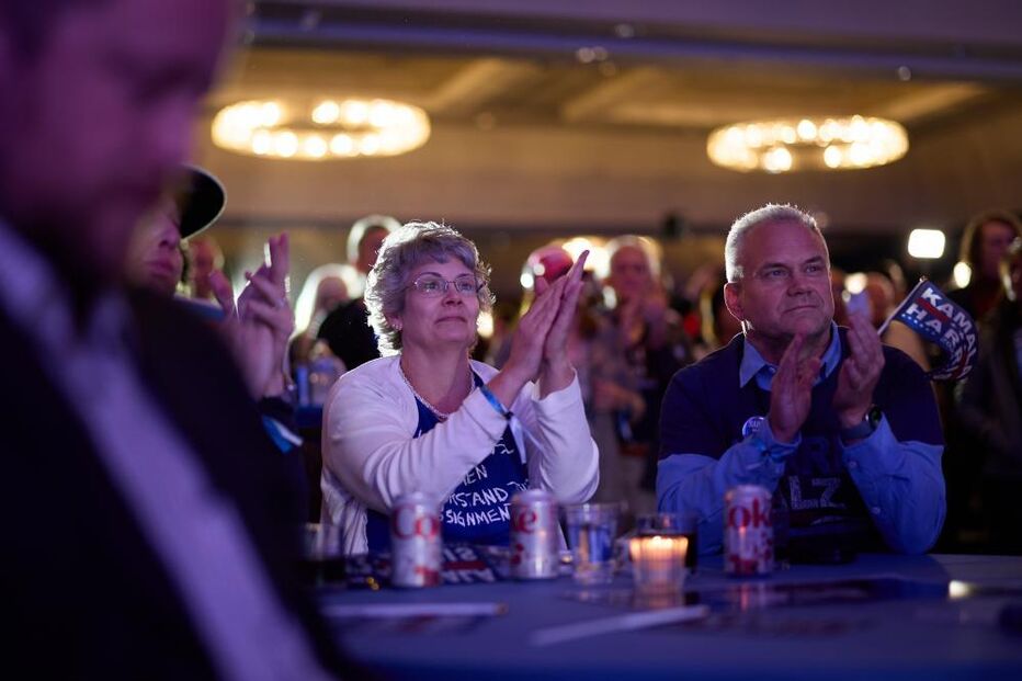 Americanos esperam por resultados eleitorais