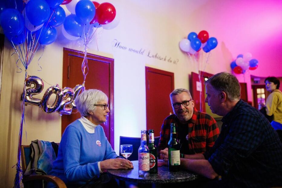 Americanos esperam por resultados eleitorais