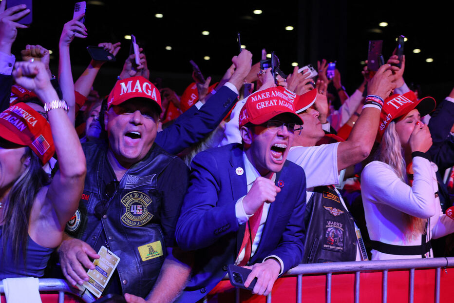 Apoiantes de Donald Trump em clima de festa