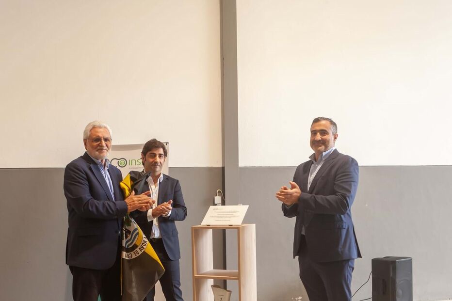 2024-11-08_19_12_42 2 - Placa comemorativa junto da CM de Gaia.jpg