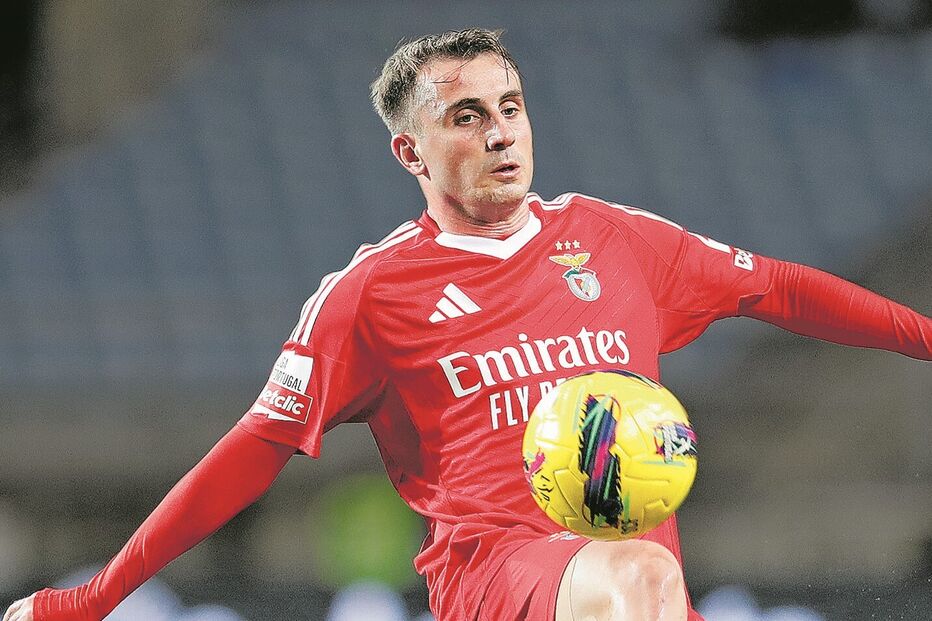 Akturkoglu, frente ao Bayern, voltou a surgir numa posição central e não criou perigo nesse jogo