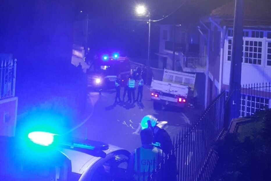 Um morto e um ferido grave em despiste de carrinha seguido de colisão contra muro em Santa Maria da Feira