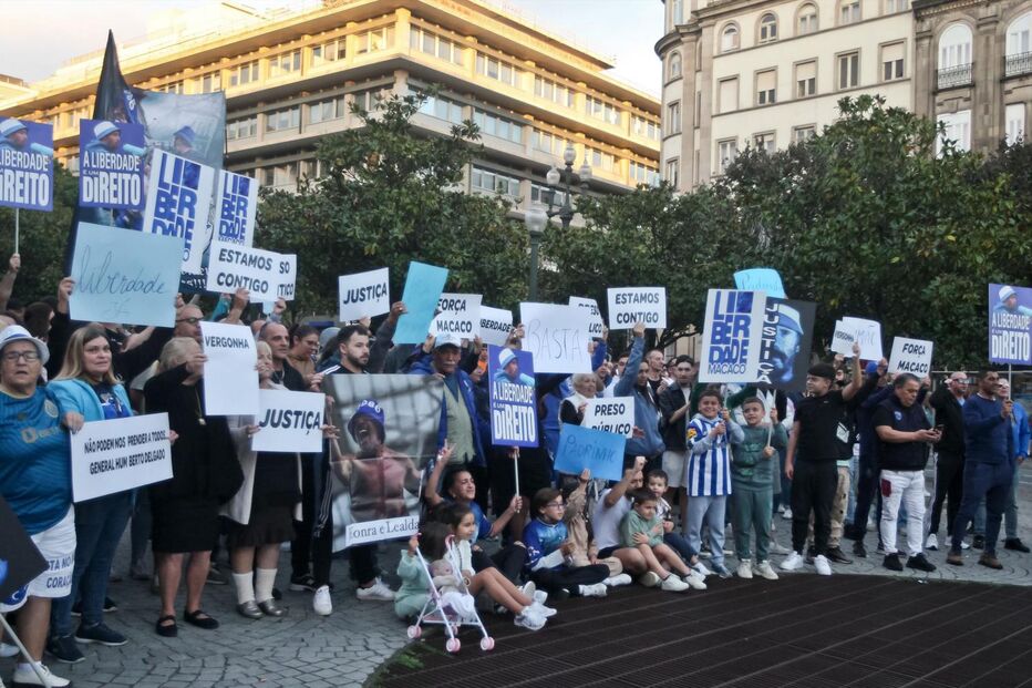 Dezenas pedem libertação de Fernando Madureira em vigília no Porto