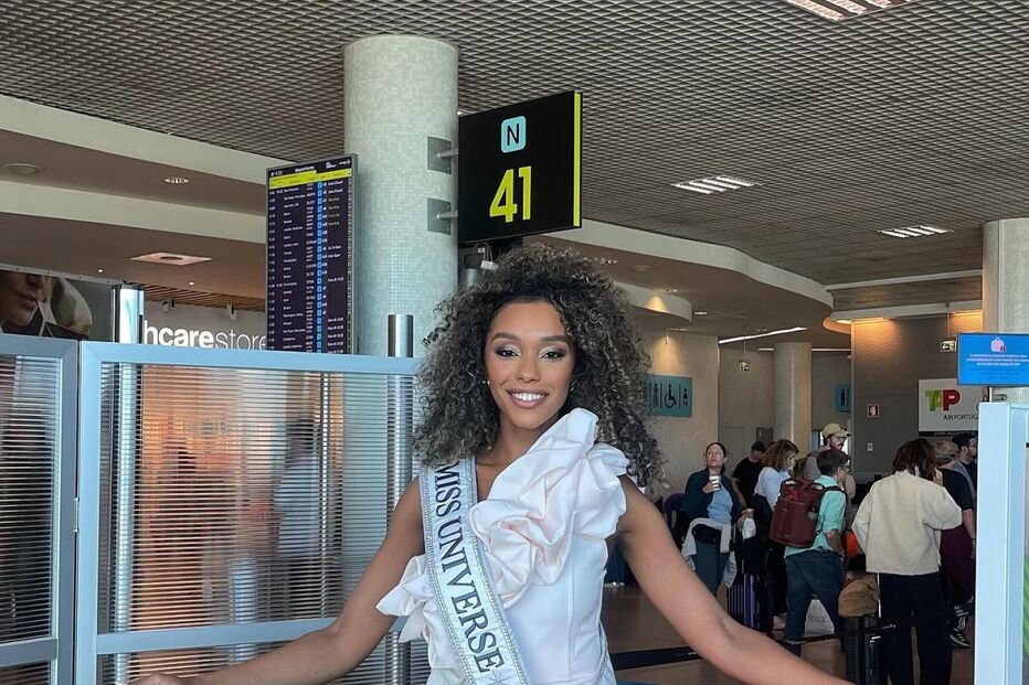 Miss Portugal na partida para a cidade do México