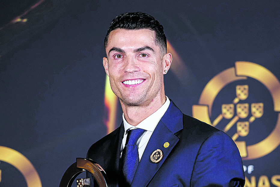 Cristiano Ronaldo recebeu o prémio Quinas de Platina